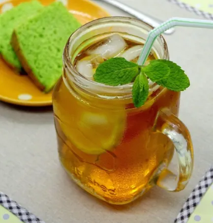 lemon iced tea at doodle café windsor-freshly brewed with Zesty Lemon